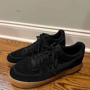 Men’s Size 13 Nike Air Force 1 Low '07 Size 13 Barely Worn Black Suede Gum Color